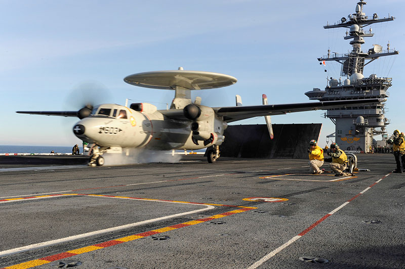 Uy lực siêu tàu sân bay Mỹ sắp đến Việt Nam